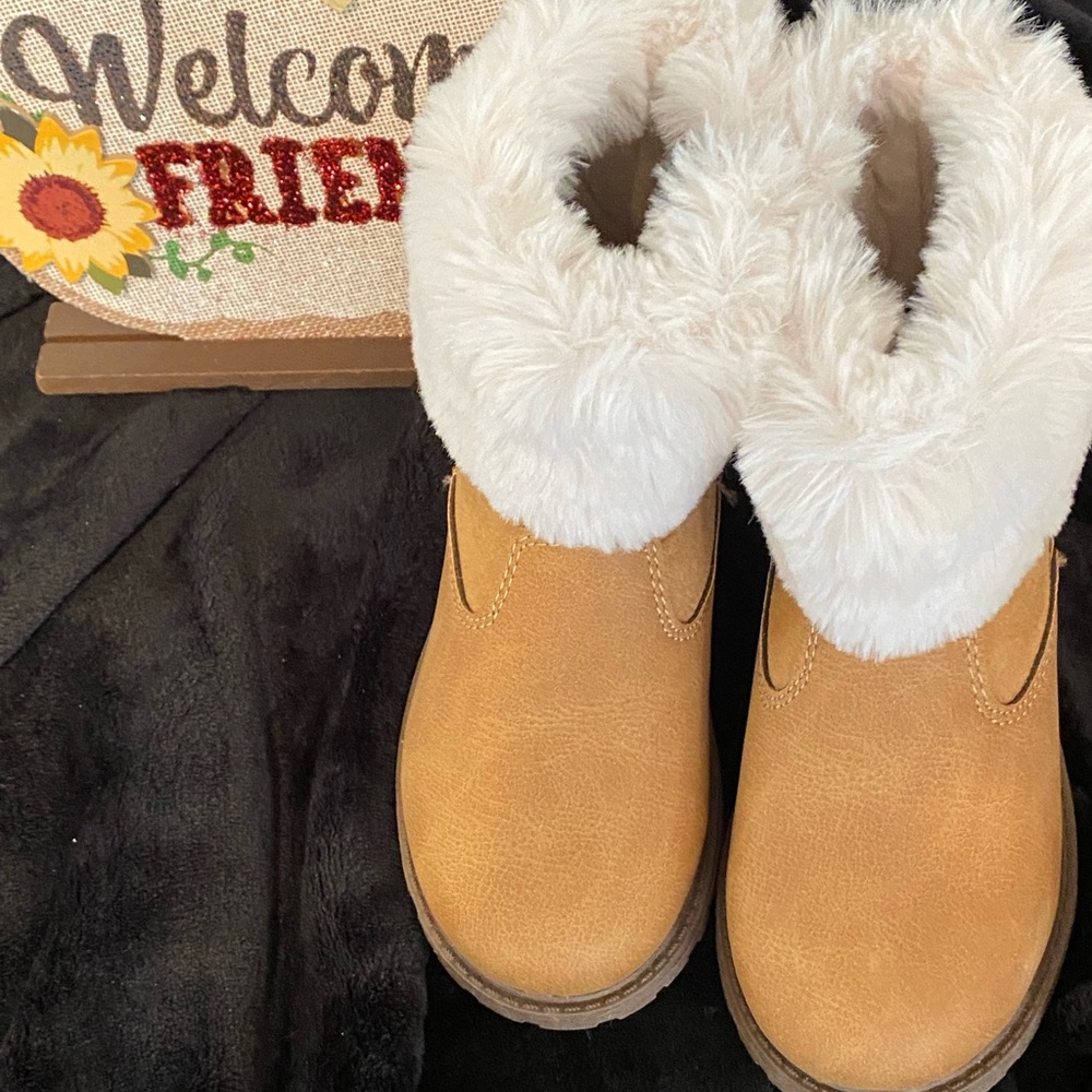 TODDLER GIRL’S OSHKOSH B’gosh BOOTS 🥾